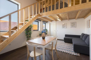 Host Wise - Stylish Duplex House - Terrace & River View